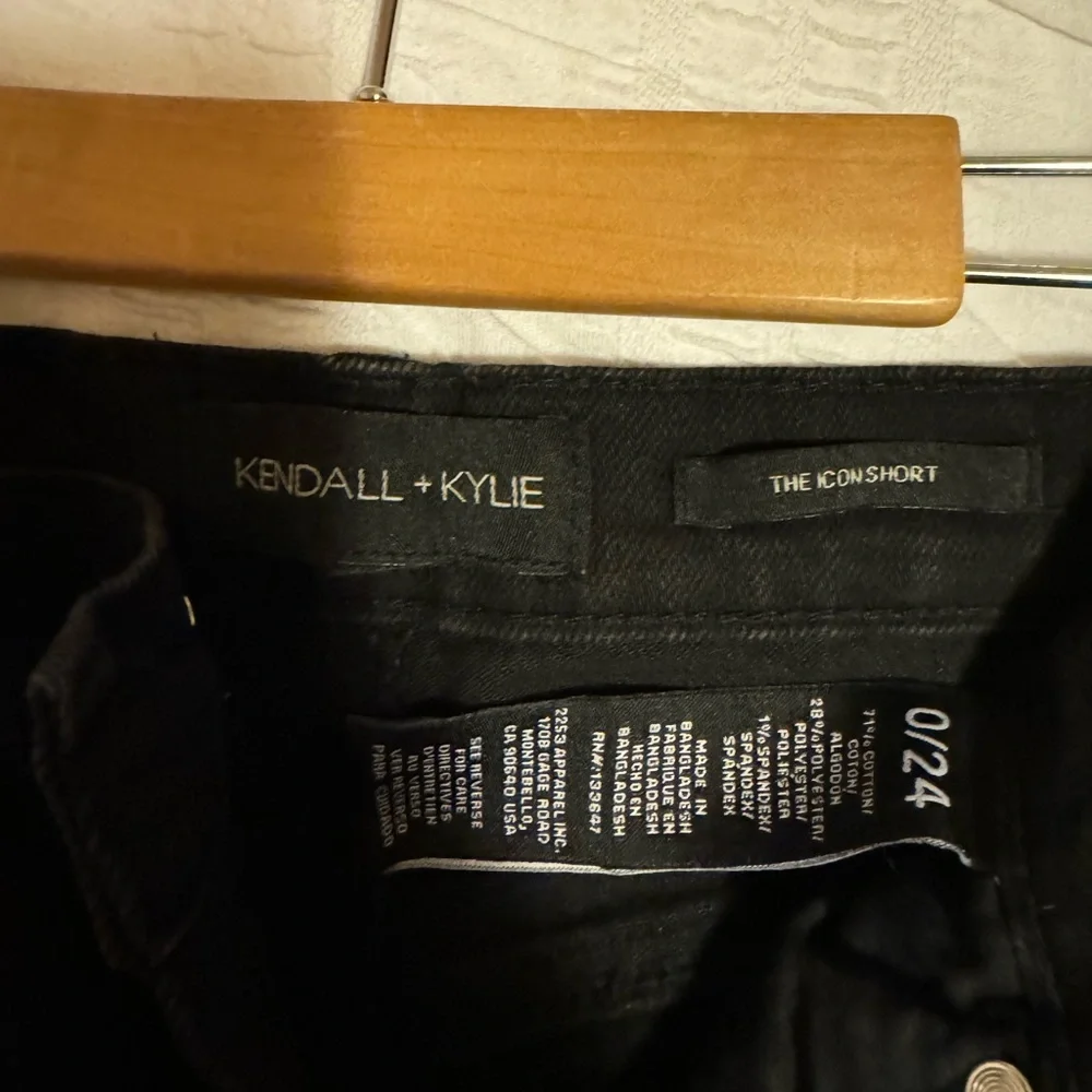 Kendal & Kylie Shorts -size 24 - Picture 2 of 3